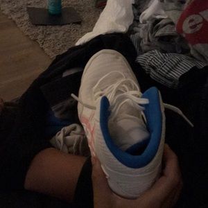 White orange theme shoe for men who likes a bold color scheme ❤️